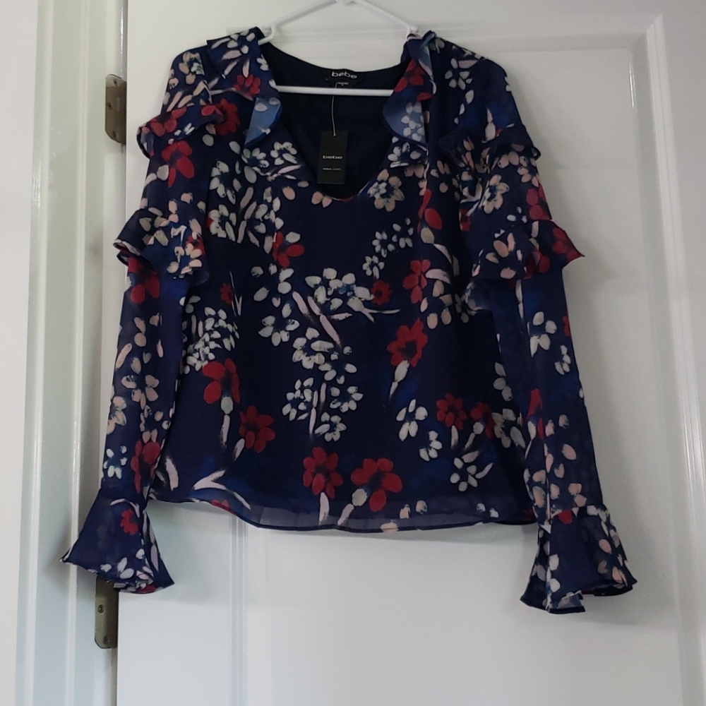 BEBE flower ruffled longsleve blouse
